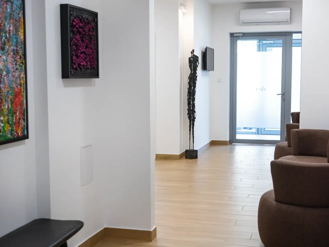 Wnętrze kliniki De Cute — hol