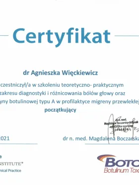Certyfikat Allergan Medical Institute, szkolenie z diagnostyki i różnicowania bólów głowy oraz podawania toksyny botulinowej typu A w profilaktyce migreny przewlekłej (2021), lek. Agnieszka Więckiewicz