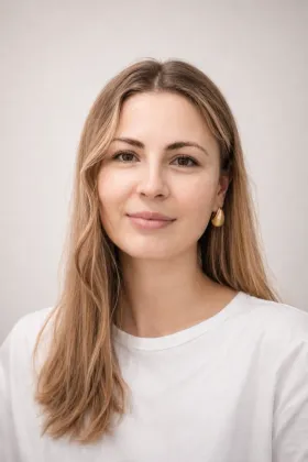 Dr Ewelina Mazur — specjalista dermatolog-wenerolog, założycielka kliniki De Cute